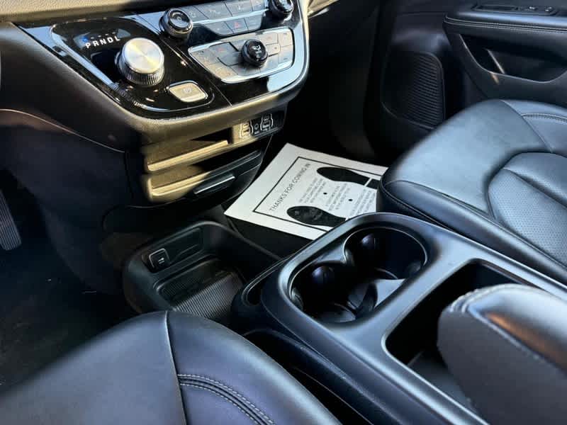 Used 2025 Chrysler Pacifica - photo 23