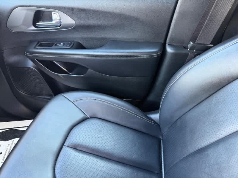 Used 2025 Chrysler Pacifica - photo 24