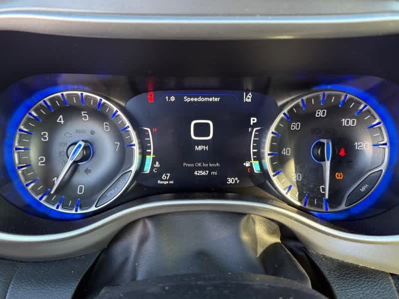 Used 2025 Chrysler Pacifica - photo 25