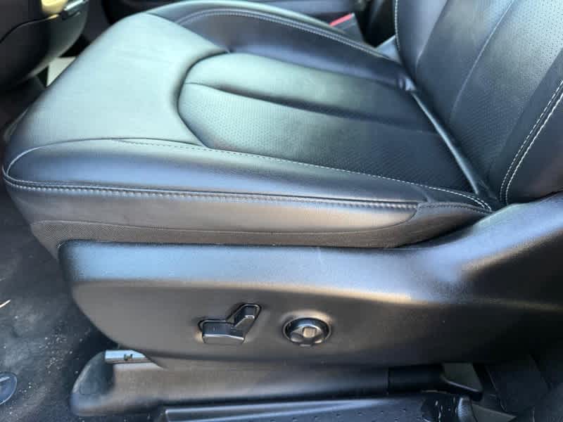 Used 2025 Chrysler Pacifica - photo 28