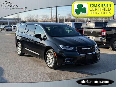 Used 2025 Chrysler Pacifica Select Minivan for sale #P1687 - photo 1