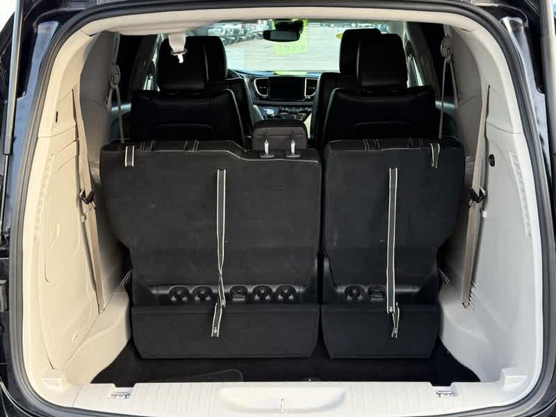 Used 2024 Chrysler Pacifica - photo 9