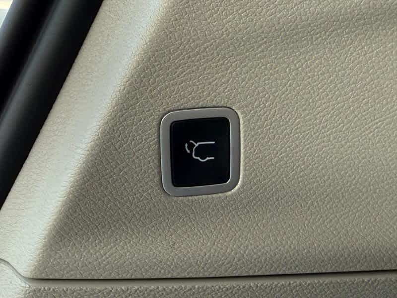 Used 2024 Chrysler Pacifica - photo 10