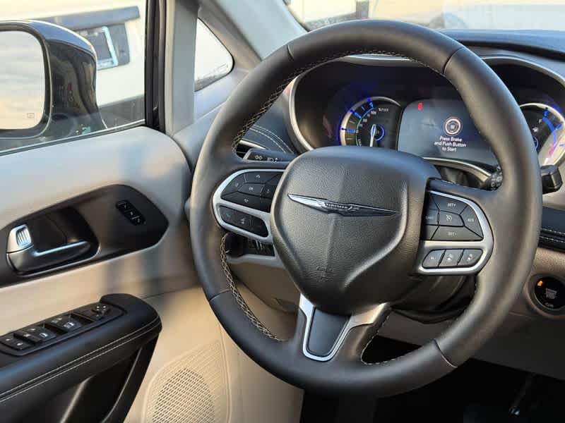 Used 2024 Chrysler Pacifica - photo 16