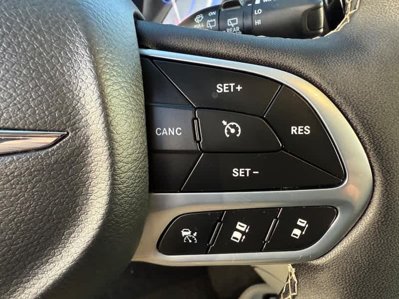 Used 2024 Chrysler Pacifica - photo 18