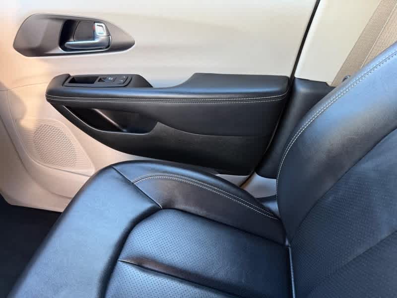 Used 2024 Chrysler Pacifica - photo 24