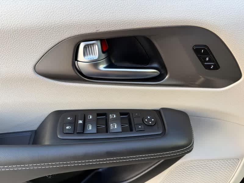 Used 2024 Chrysler Pacifica - photo 27