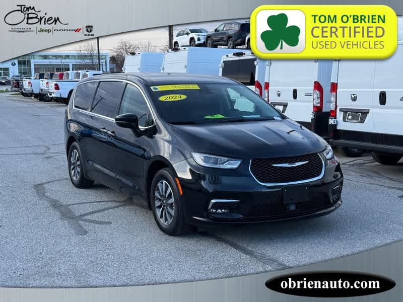 Used 2024 Chrysler Pacifica - photo 1