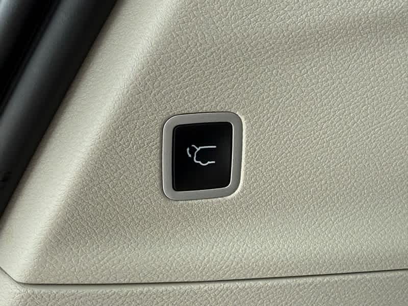 Used 2024 Chrysler Pacifica - photo 10