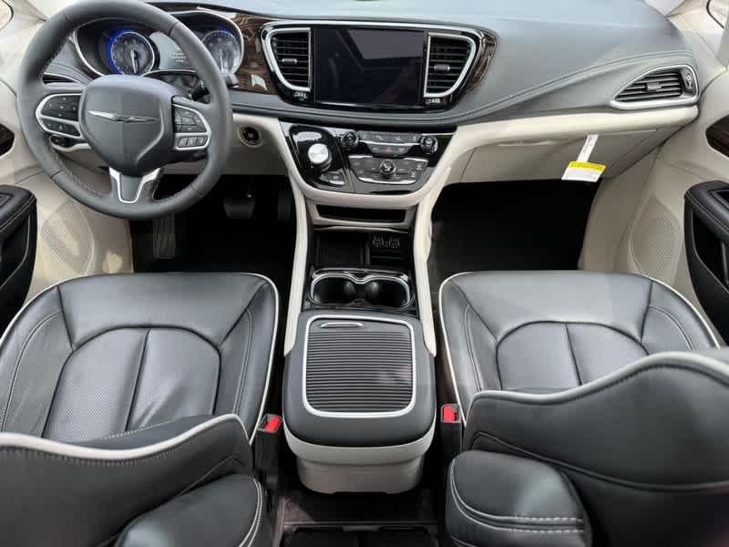 Used 2024 Chrysler Pacifica - photo 15