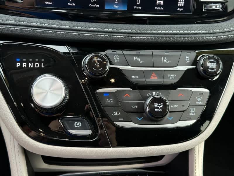 Used 2024 Chrysler Pacifica - photo 22