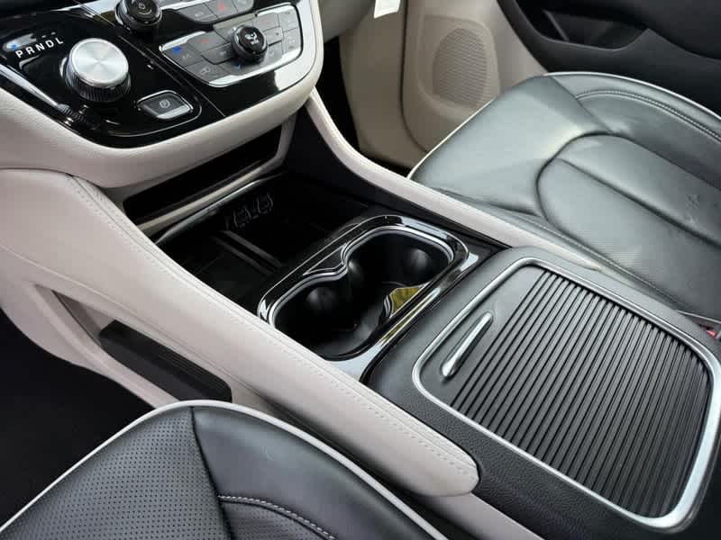 Used 2024 Chrysler Pacifica - photo 23