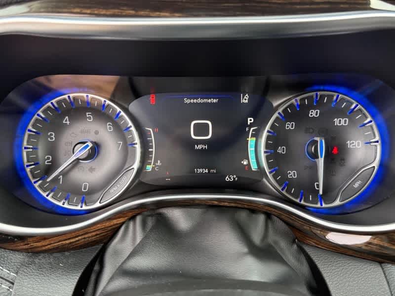 Used 2024 Chrysler Pacifica - photo 25