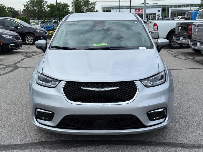 Used 2023 Chrysler Pacifica - photo 1