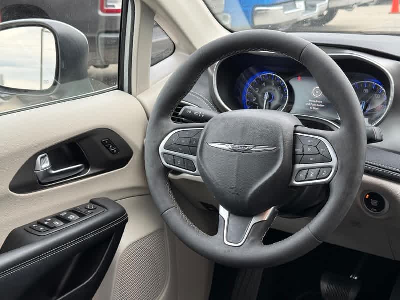 Used 2023 Chrysler Pacifica - photo 7
