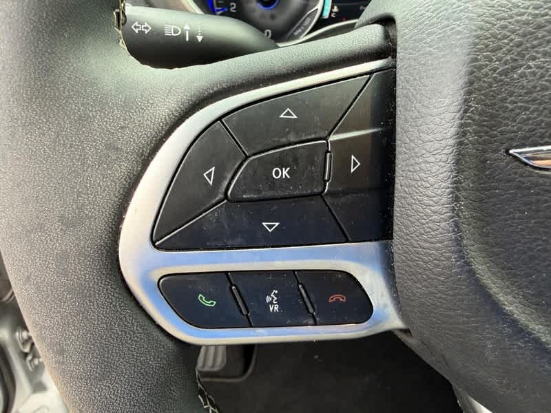 Used 2023 Chrysler Pacifica - photo 8