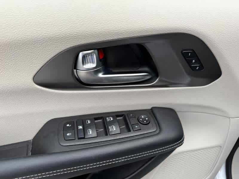Used 2023 Chrysler Pacifica - photo 18