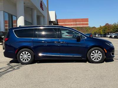 2017 Chrysler Pacifica FWD Minivan for sale #P19761 - photo 2