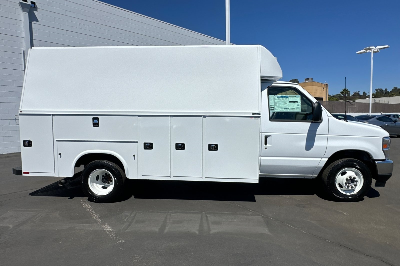 New 2025 Ford E-350 - photo 5