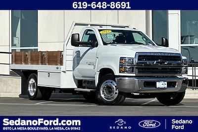 Used 2023 Chevrolet Silverado 5500 Regular Cab Flatbed Truck for sale #T103676 - photo 1