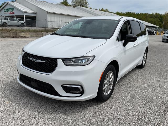 Used 2024 Chrysler Pacifica - photo 16