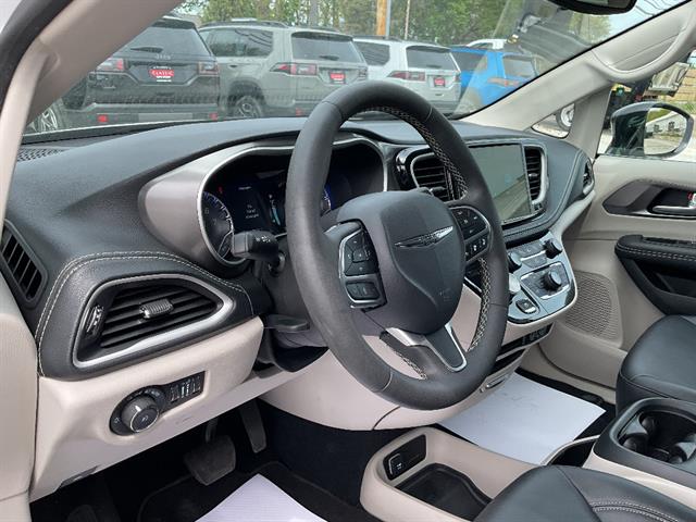 Used 2024 Chrysler Pacifica - photo 8