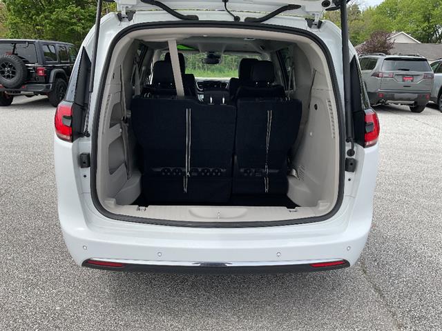 Used 2024 Chrysler Pacifica - photo 12
