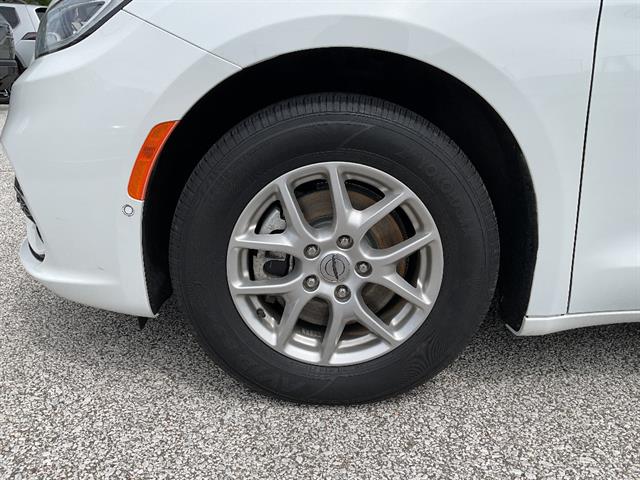 Used 2024 Chrysler Pacifica - photo 13