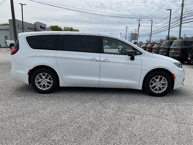 Used 2024 Chrysler Pacifica - photo 17