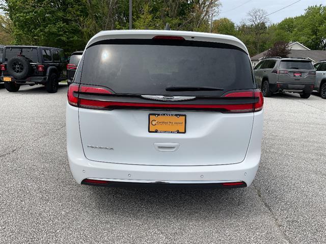 Used 2024 Chrysler Pacifica - photo 2
