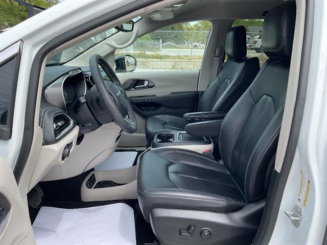 Used 2024 Chrysler Pacifica - photo 6