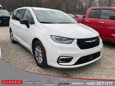 Used 2024 Chrysler Pacifica - photo 1