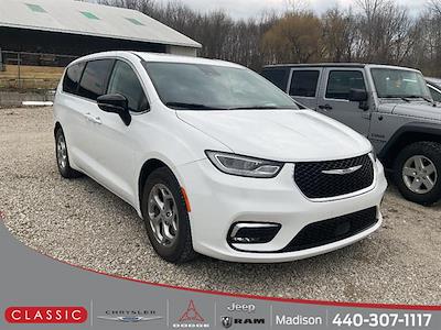 Used 2024 Chrysler Pacifica - photo 1