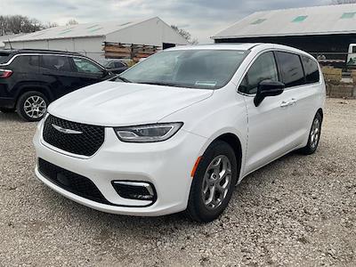 Used 2024 Chrysler Pacifica - photo 1