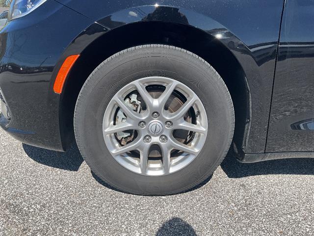 Used 2025 Chrysler Pacifica - photo 16
