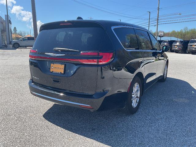 Used 2025 Chrysler Pacifica - photo 7