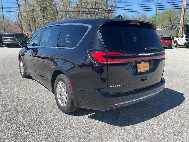 Used 2025 Chrysler Pacifica - photo 9