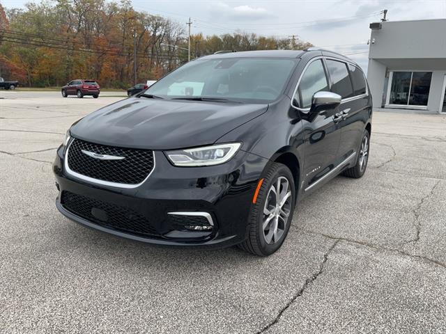 Used 2026 Chrysler Pacifica - photo 5