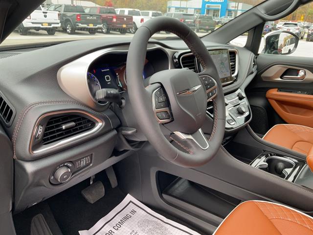 Used 2026 Chrysler Pacifica - photo 12