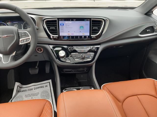 Used 2026 Chrysler Pacifica - photo 14
