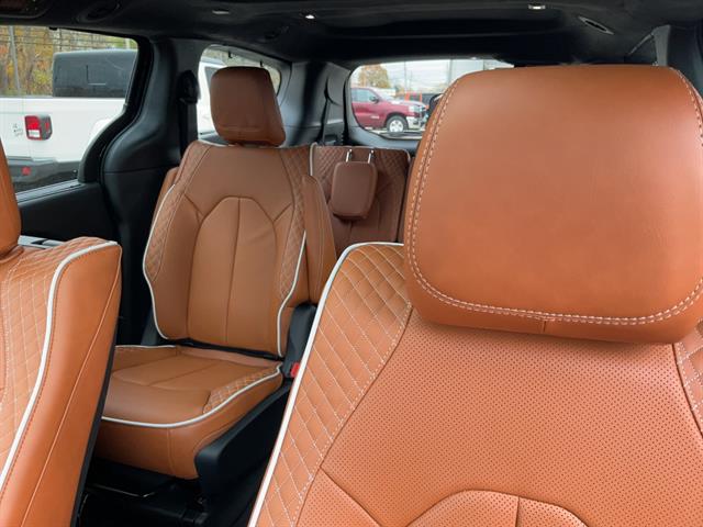 Used 2026 Chrysler Pacifica - photo 16