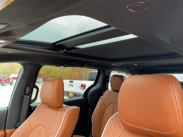 Used 2026 Chrysler Pacifica - photo 17