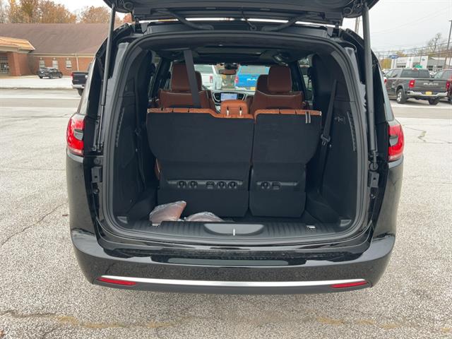 Used 2026 Chrysler Pacifica - photo 18