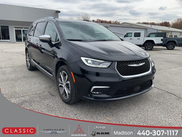 Used 2026 Chrysler Pacifica - photo 1