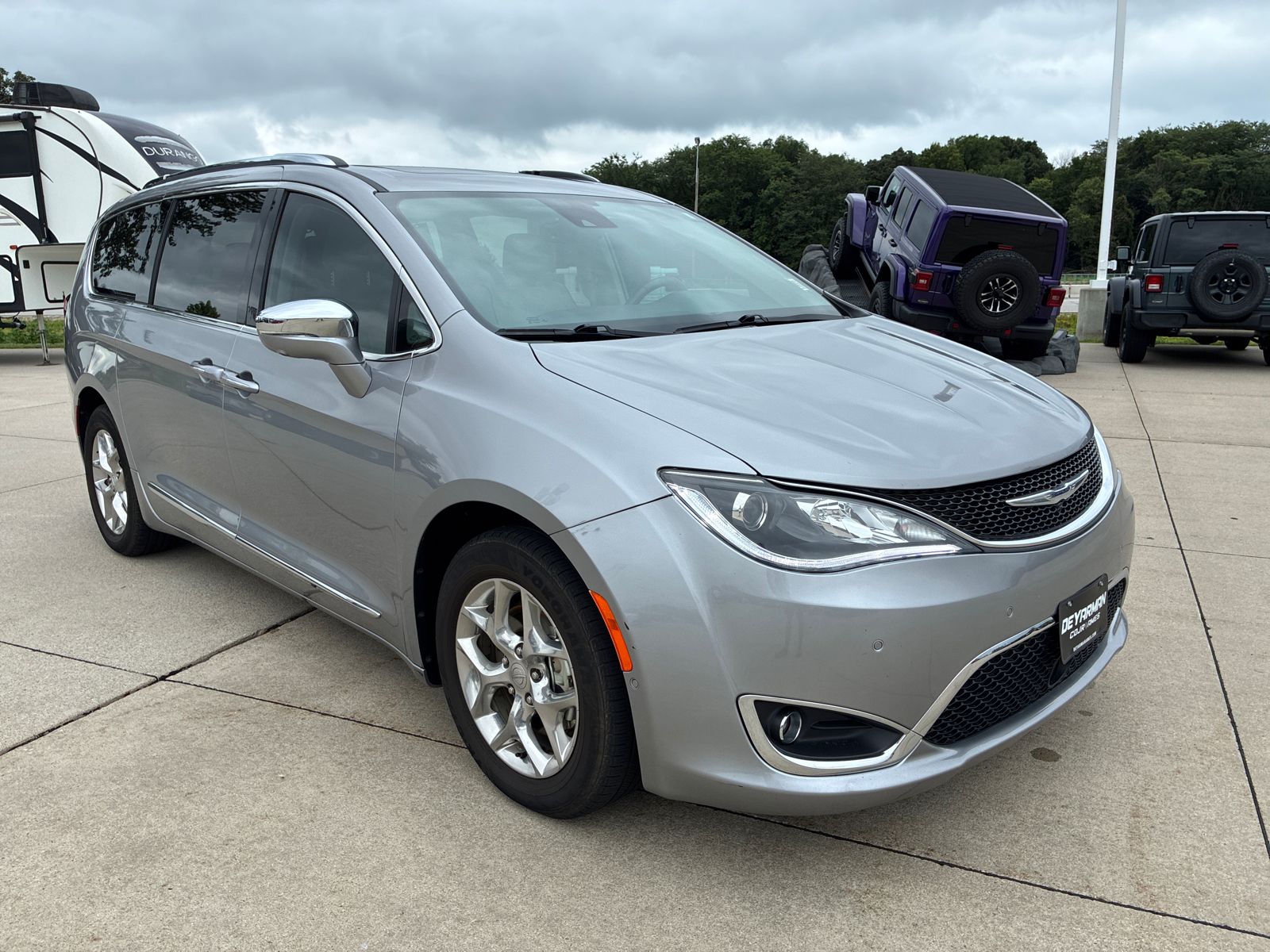 Used 2017 Chrysler Pacifica - photo 2