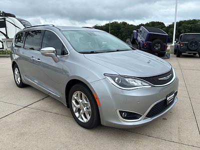2017 Chrysler Pacifica FWD Minivan for sale #A1369B - photo 2