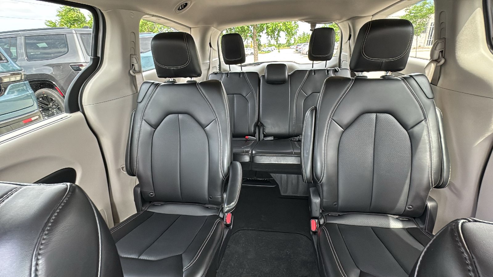 Used 2024 Chrysler Pacifica - photo 30