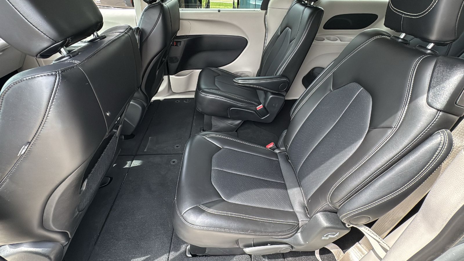 Used 2024 Chrysler Pacifica - photo 31