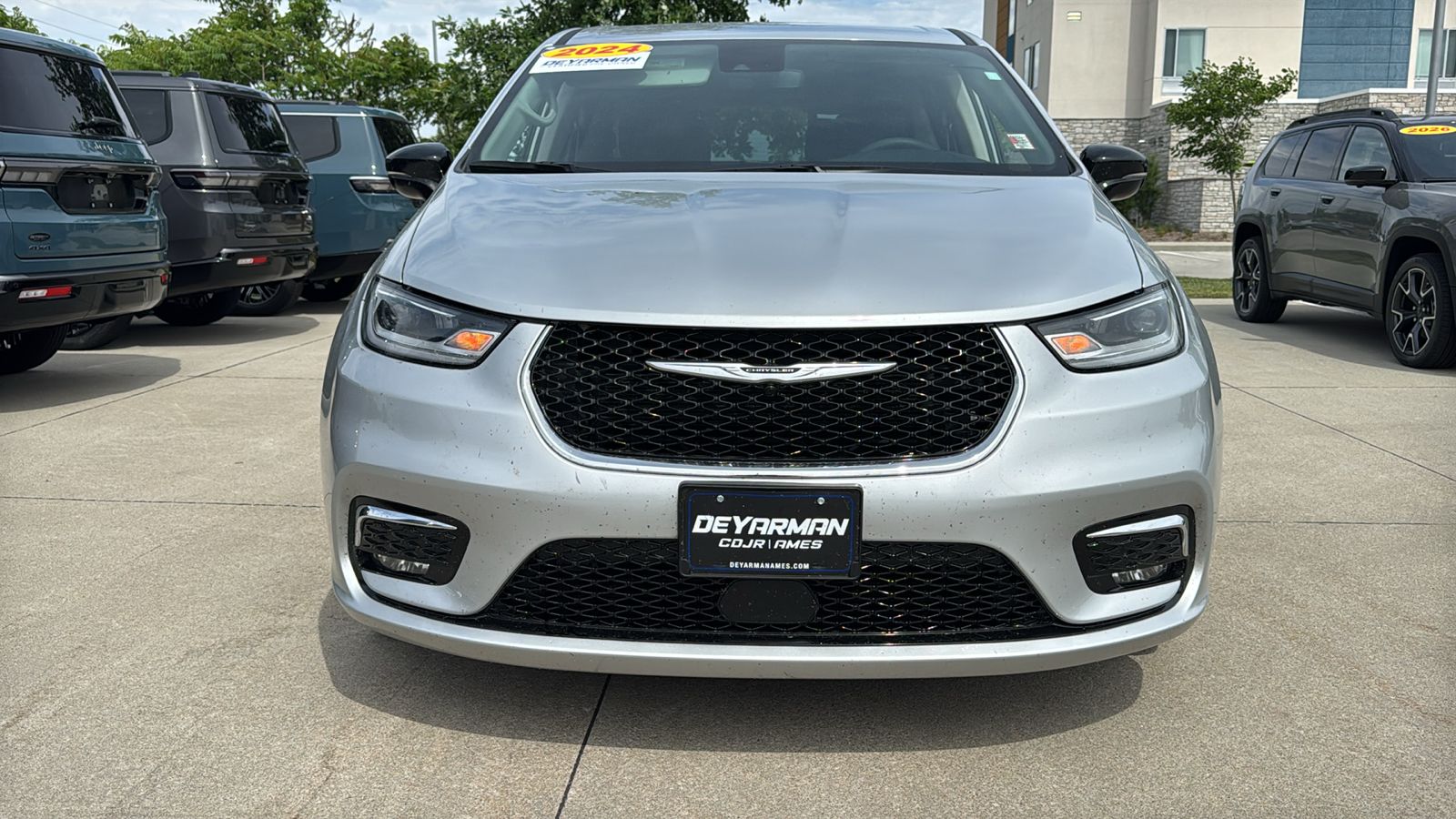 Used 2024 Chrysler Pacifica - photo 6