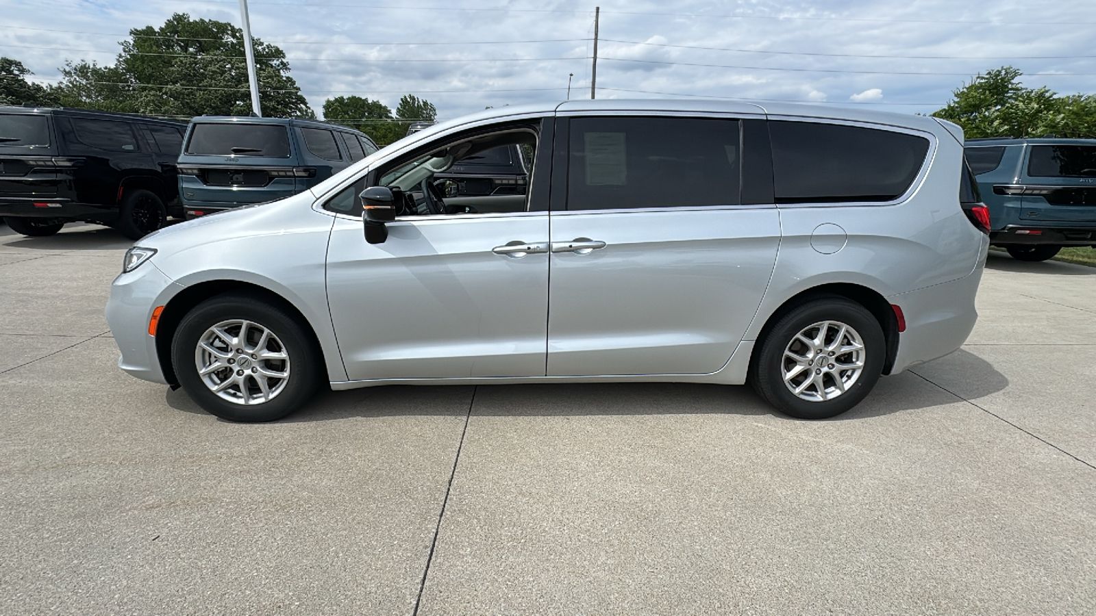 Used 2024 Chrysler Pacifica - photo 8